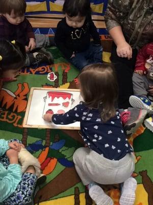 Preschool for toddlers - Learning color