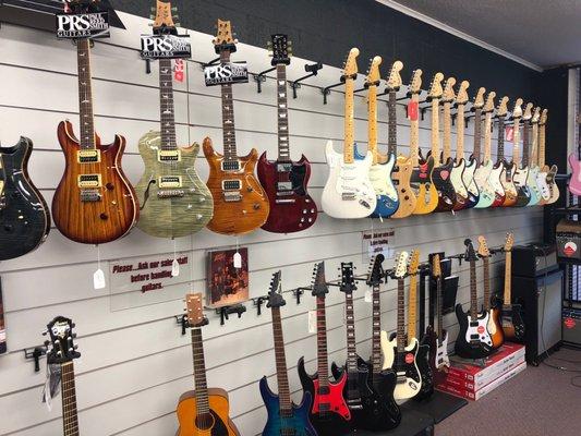 So many cool guitars!!!