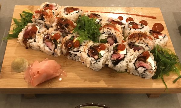 Lonestar Roll - Peppered Tuna, Cream Cheese, Jalapeño and bacon served with Wakame, Unagi sauce and sriracha.