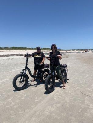 We took nice neighborhood tour to Jetty Beach and took a Nice ride on low tide.