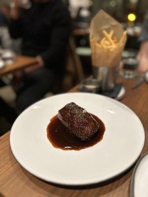 Steak frites.