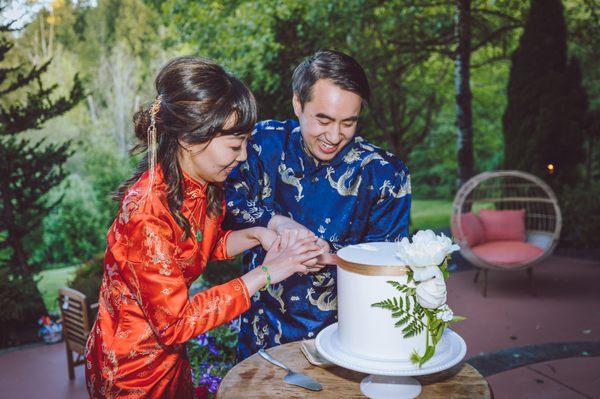 Cake cutting! Cake designer: Jan Kim Grumbles.