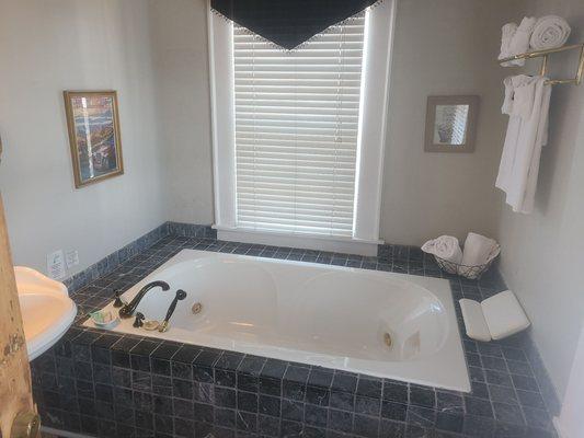 King suite jacuzzi tub