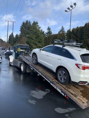 Flatbed arriving in Bellevue