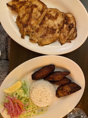 Carne asada (with chicken) at the top. Fried sweet plantains and rice at the bottom.