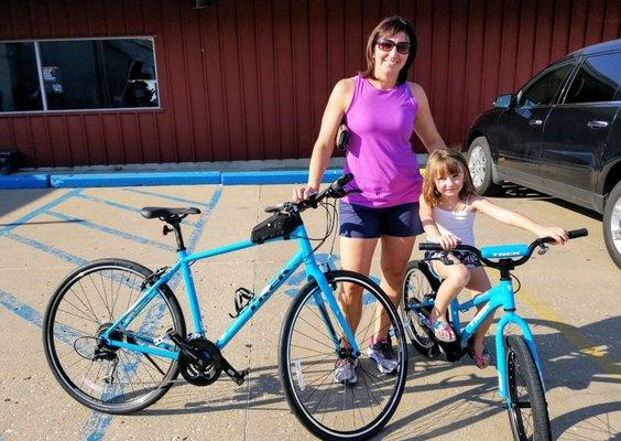 Happy Customers & Their New Bikes ~ a family affair with matching wheels!