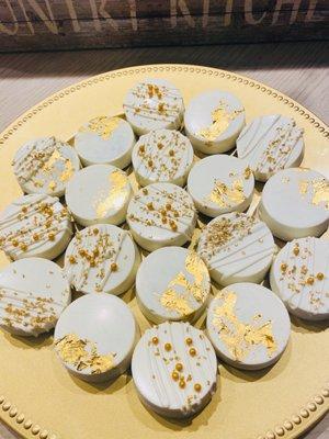 White chocolate covered Oreos with gold accents.