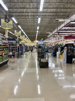 Hannaford Queensbury NY. Clean and well kept.