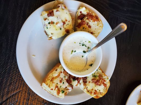 Cheesy Bacon Ranch Bread