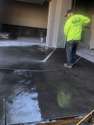 Washing driveway for light exposed finish.