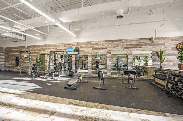 Top quality workout equipment, brand new and super clean! Members Only Private Gym!