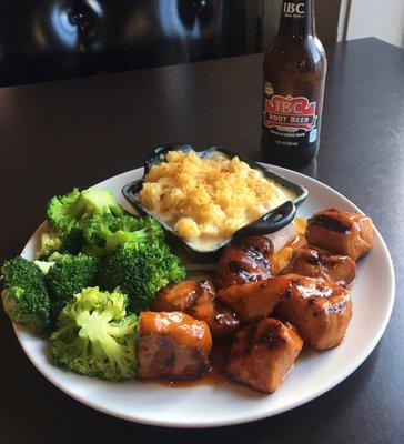 Turkey tips with a side of broccoli and mac n cheese.