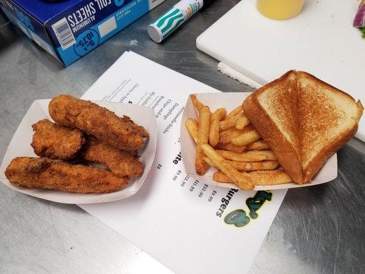 Our tenders are hand battered and breaded. Served with fries, toast and your choice of home made : Gravy, Ranch, or Blue Cheese