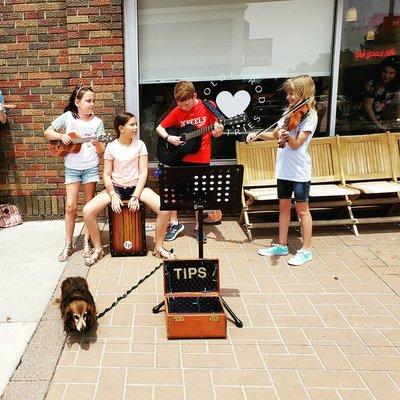 Folk band final performance outside Goldenrod Pastries