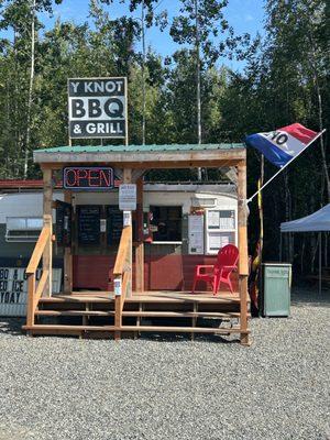 Front view of Y Knot BBQ