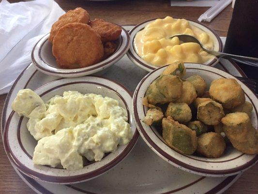 Fried squash, okra, mac&cheese, potato salad. Tasted as good as it looks. Nice server. Very reasonable prices!