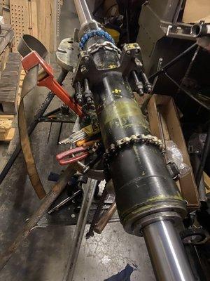 Rebuilding Clark Fork lift cylinder