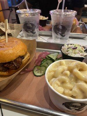 Mac & cheese & burnt ends sandwich, coleslaw & pickles so good