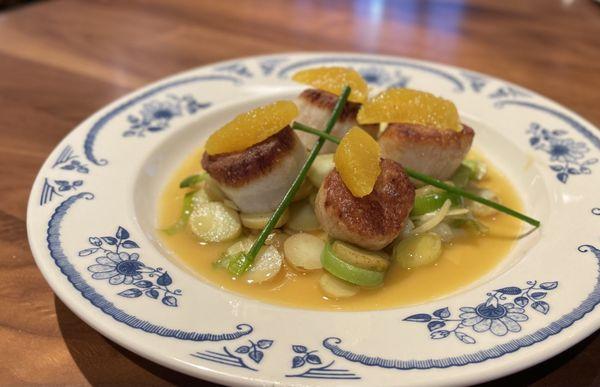 SCALLOPS WITH ORANGE SAUCE