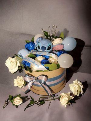 Stitch Flower Arrangement (1dz mix blue and white roses)