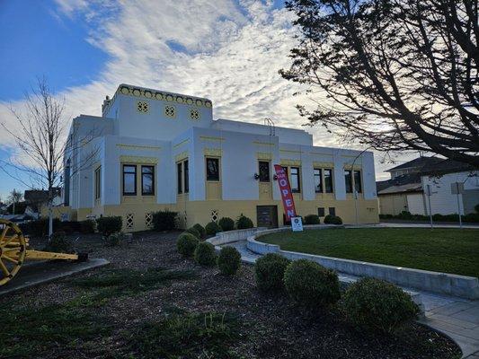 This is the side of the Veterans Memorial Building in Eureka facing towards Old Town. Access to our spot is here.