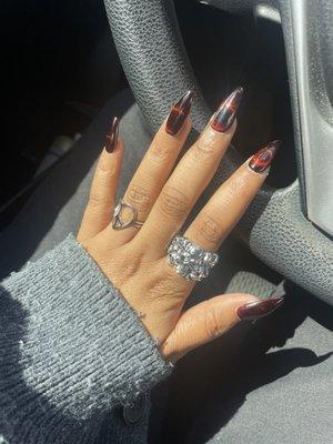 Cat eye almond nails