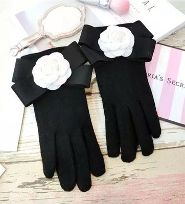 Camellia gloves