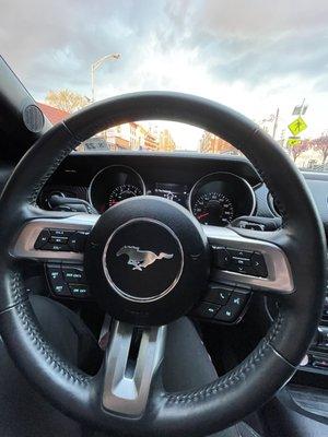 Steering wheel feels new 10/10!