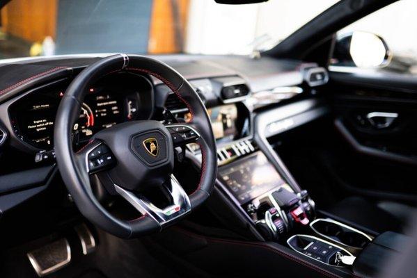 2021 Lamborghini Urus Interior