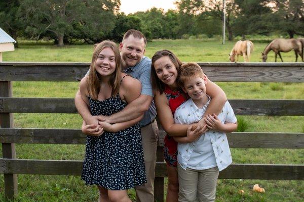 Family photo in Angleton, TX by Right Time Photo