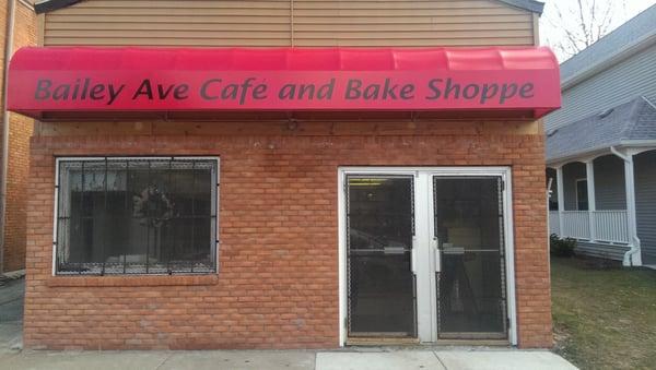 Bailey Ave Cafe and Bake Shop Entrance facing Bailey Ave