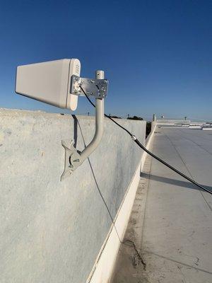 Directional antenna pointing to the correct cell tower.