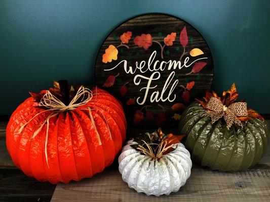 Seasonal Barrel Head and fall pumpkins