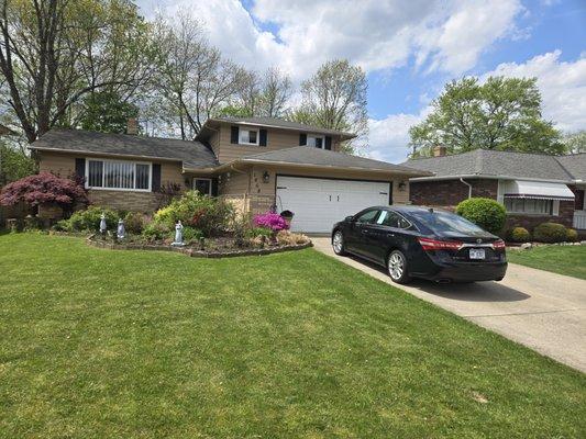 Large split level,4 bedroom 2 bath. Finished basement. Attached 2 car garage. Priced to sell fast. 216 218 3535