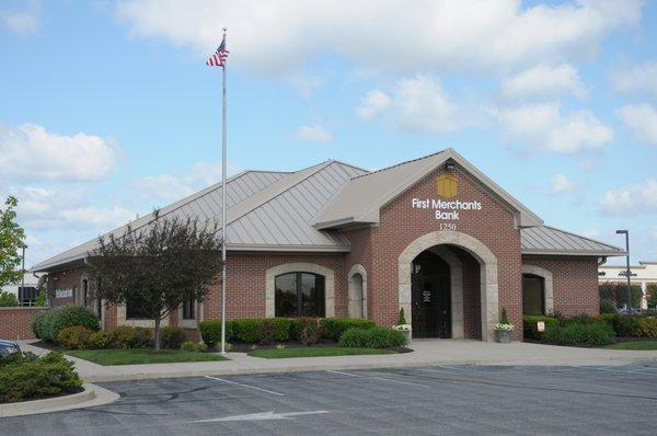 First Merchants Bank on Emerson Avenue in Greenwood IN