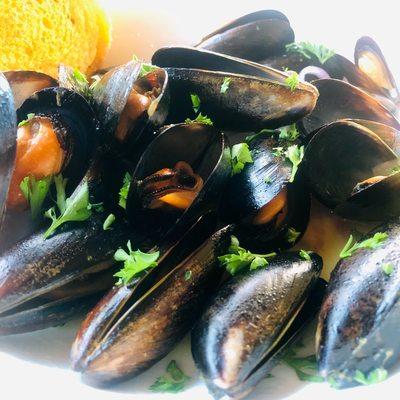 Steamed mussels