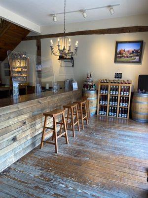 The tasting room at Six Mile Creek Vineyard.