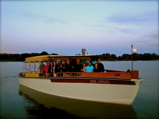 Intimate, scenic waterway tours in Charleston, featuring a regional gourmet menu and a variety of beverages.