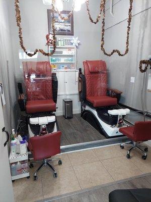 New supper comfortable Pedicure chairs with full back massaging.