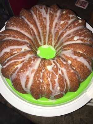 Sour cream Poundcake with vanilla glaze