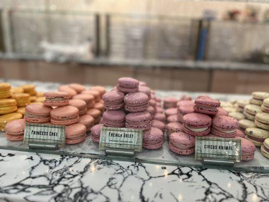 More macaroons for your sweet tooth...