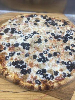 Olive & Grilled Chicken Pizza