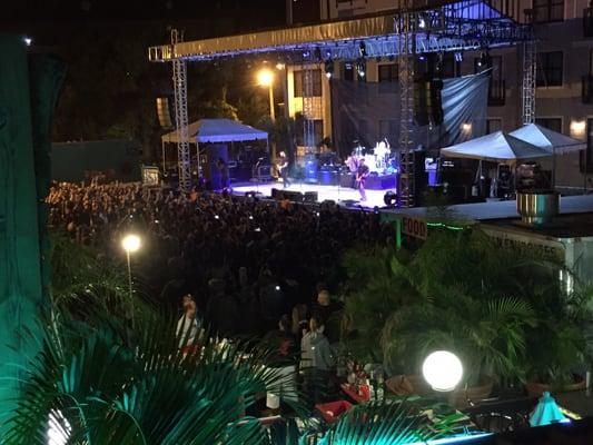 Sevendust rocks the concert courtyard.