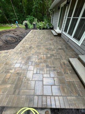 Unilock -Treo raised patio with limestone steps - holland premier border