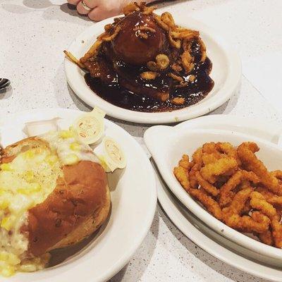 Hot meatloaf, chicken corn chowder in a bread bowl and east coast fried clams!