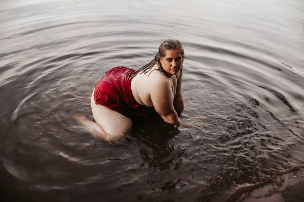 An outdoor water boudoir