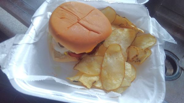 Cheeseburger plate with wing chips (sliced potatoes).