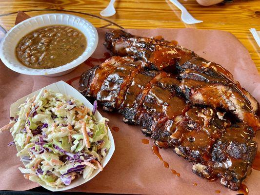 Barbecued ribs with beans & cole slaw