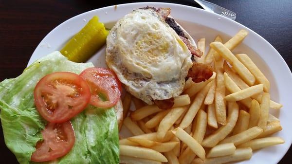 Bacon Burger w/ fried egg