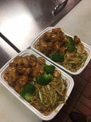 General Tso"s Chicken。with Shrimp Lo Mein